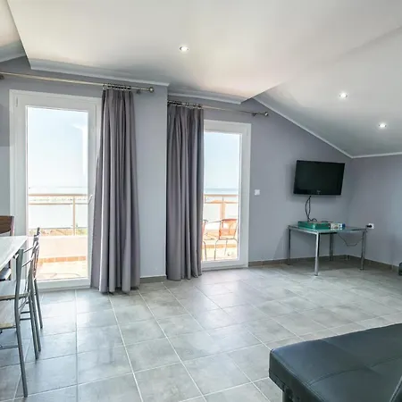 Aliki's Apartamento